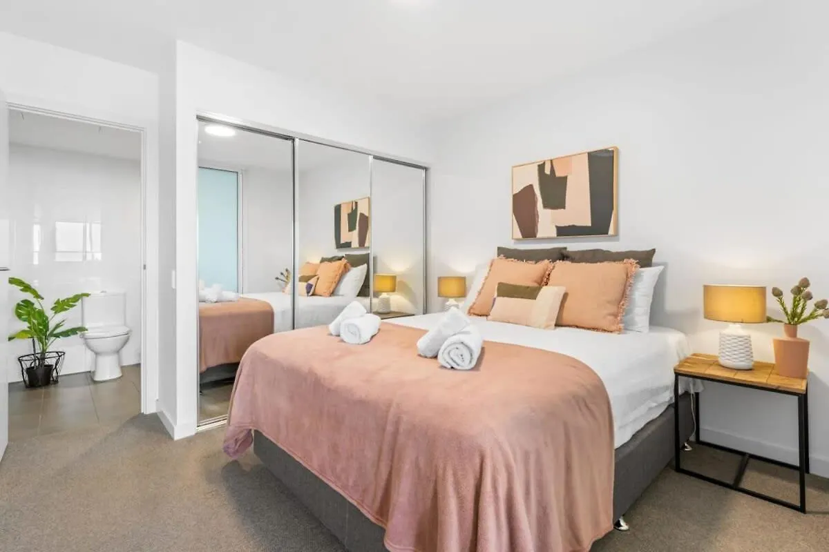 Comfy Place With Fabulous View Penthouse Level Adelaide Holiday home